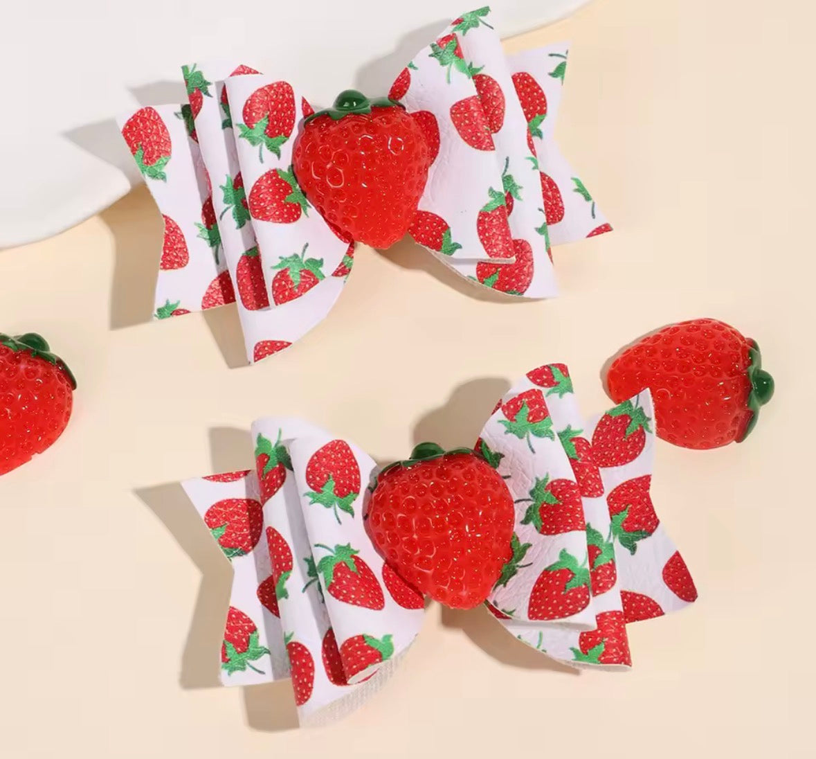 2Pcs Strawberry Bow Hair Clips