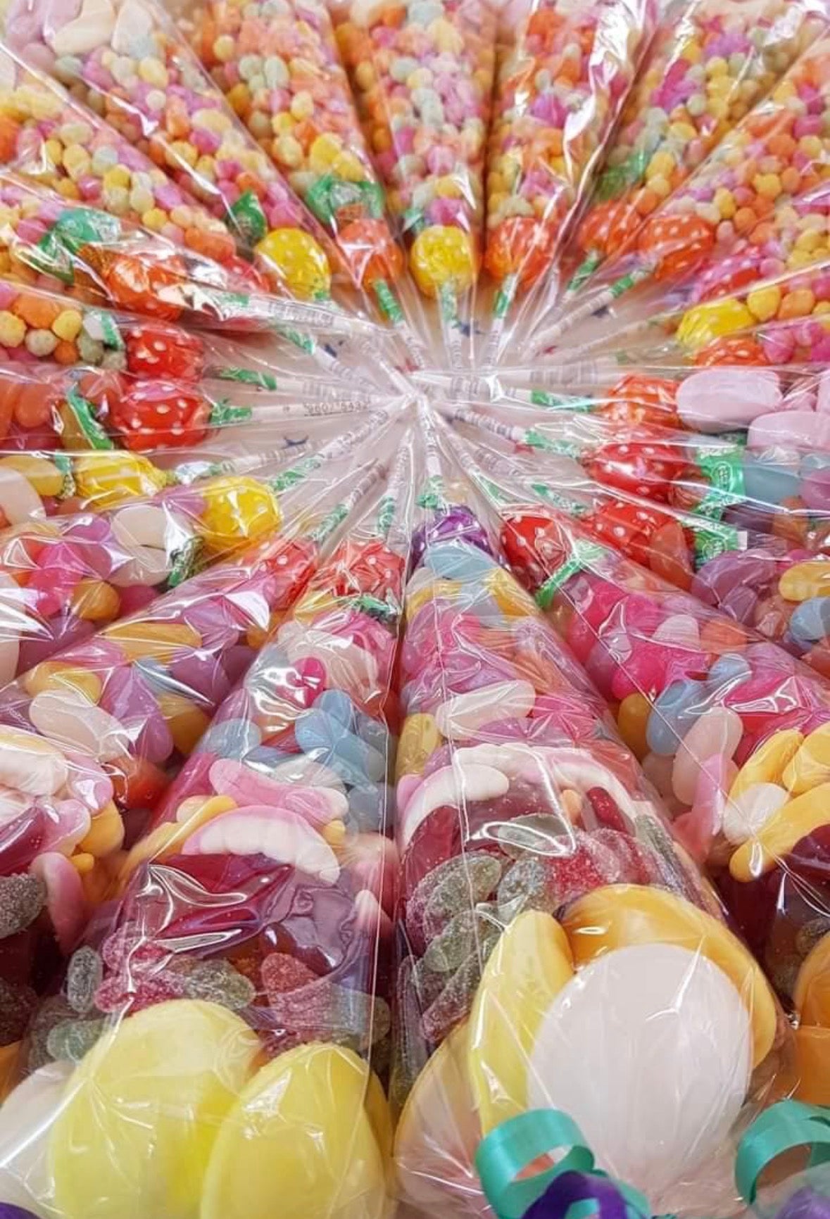 Pre-filled Giant sweet cones (funfare size) X1