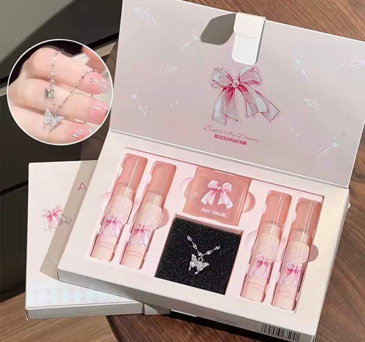 Lip Gloss & Necklace Set